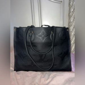 Louis Vuitton Monogram Empreinte
Giant Onthego GM